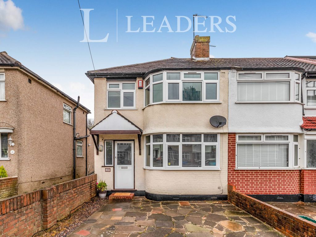 3 bed end terrace house to rent in Alexandra Avenue, Sutton SM1, £2,200