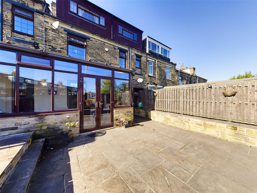 4 bed terraced house for sale in Northside Terrace, Bradford, West