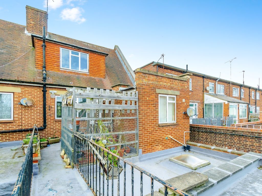 2 bed for sale in Addington Road, South Croydon CR2, £