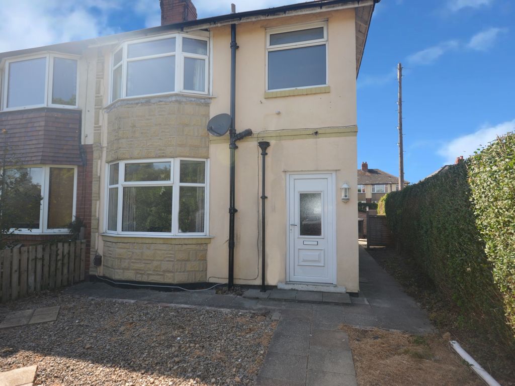 3 bed semidetached house to rent in High Street, Starbeck, Harrogate, North Yorkshire HG2, £895