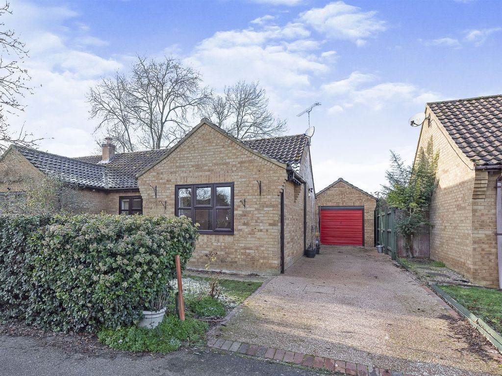 2 bed semidetached bungalow for sale in Vincent Close, Feltwell