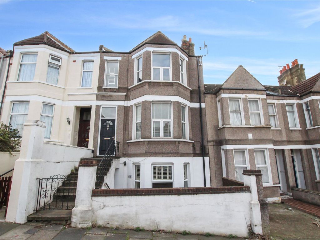 3 bed for sale in Waverley Crescent, Plumstead, London SE18
