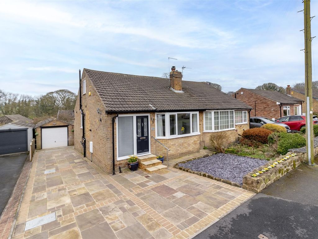 2 bed semidetached bungalow for sale in Crofton Rise, Shadwell, Leeds