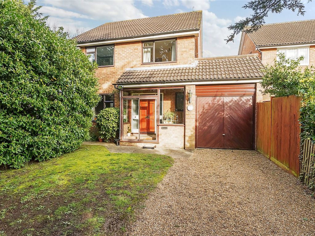 4 bed detached house for sale in Kinnaird Avenue, Bromley BR1, £650,000