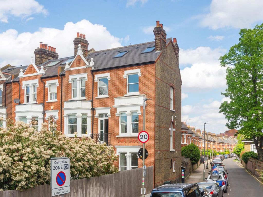 1 bed flat for sale in Clapham Common North Side, Clapham Common SW4, £