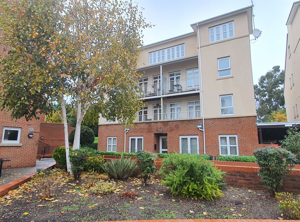 2 bed flat for sale in Fitzwilliam Close, London N20, £425,000 Zoopla