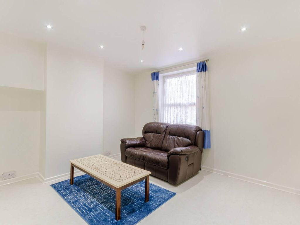 3 bed semidetached house for sale in Lindores Road, Sutton, Carshalton