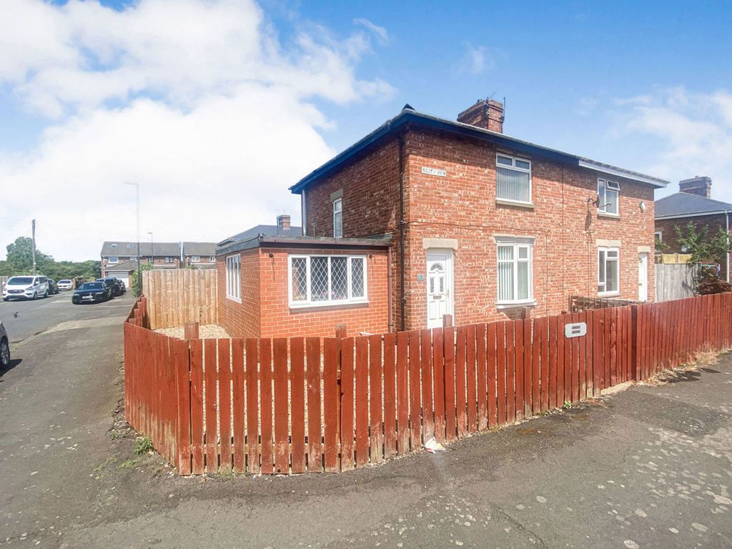 2 bed semidetached house to rent in South View, Annitsford