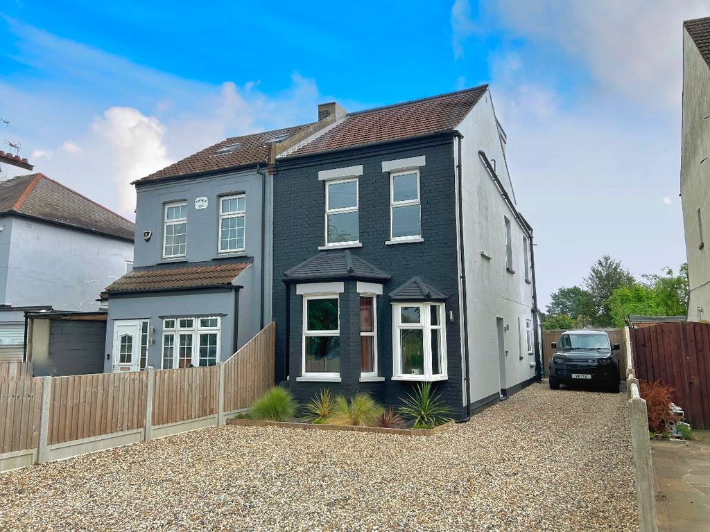 3 bed semidetached house to rent in Sutton Road, SouthendOnSea SS2, £1,950 pcm Zoopla