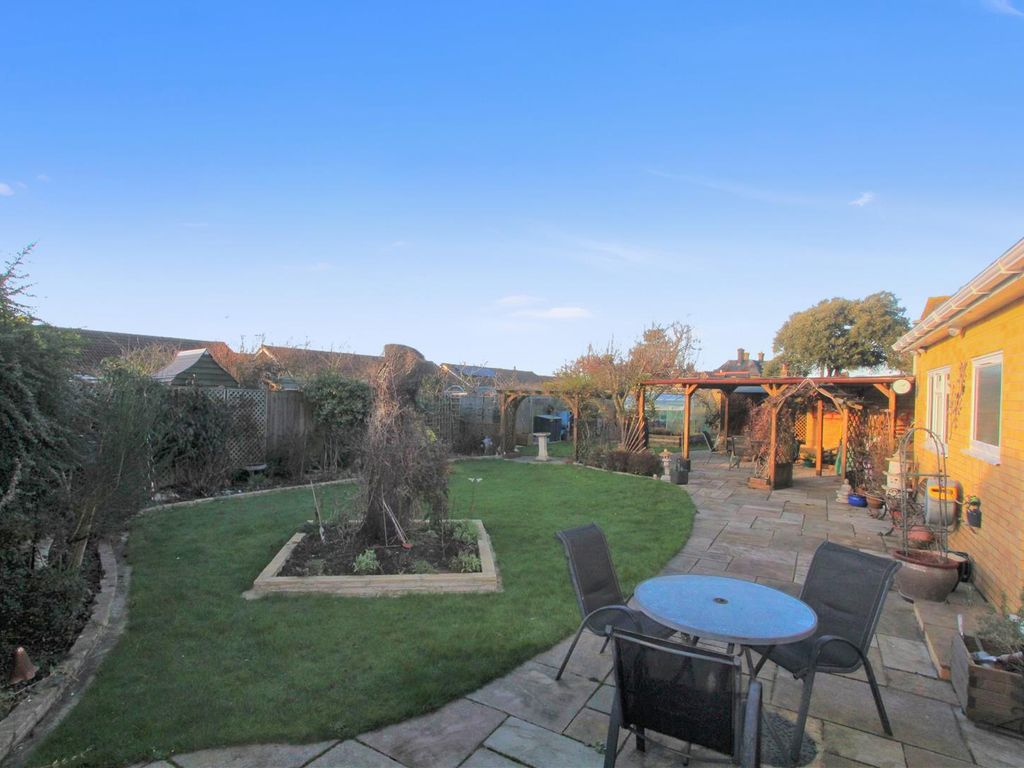 3 bed detached bungalow for sale in Vicarage Lane, Lower Halstow, Sittingbourne ME9, £650,000