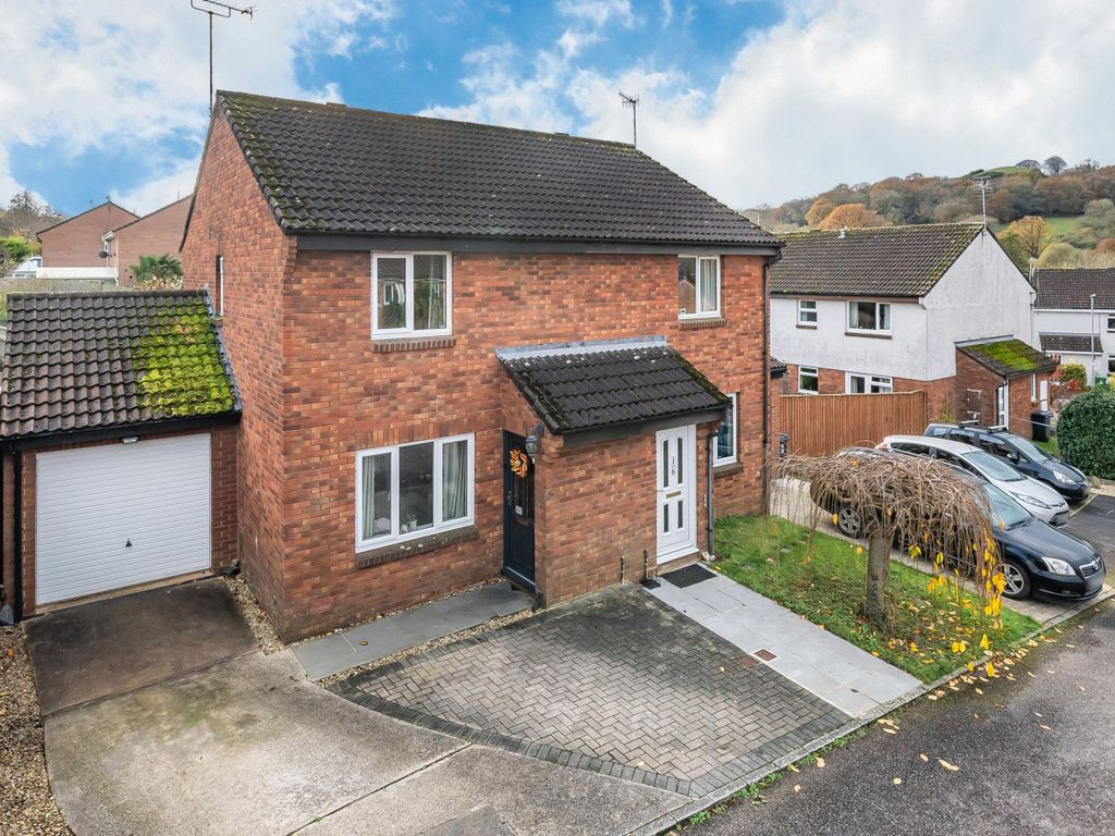 3 bed semidetached house for sale in Spindlewood Close, Honiton, Devon