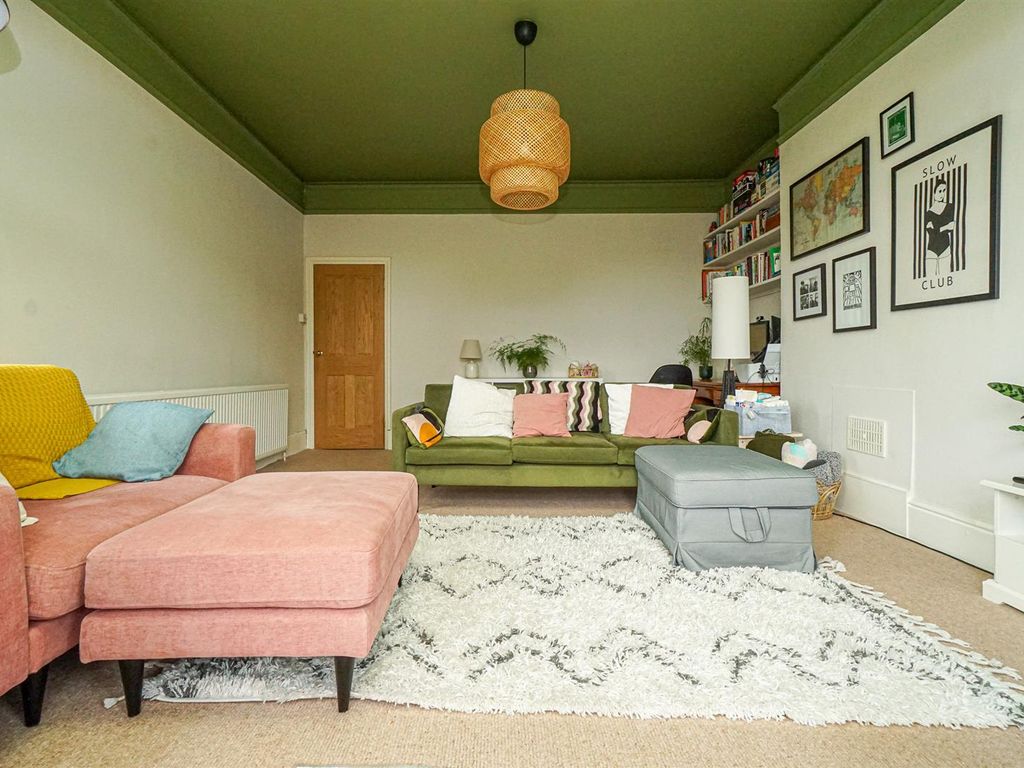 2 bed flat for sale in Ashburnham Road, Hastings TN35, £250,000 Zoopla