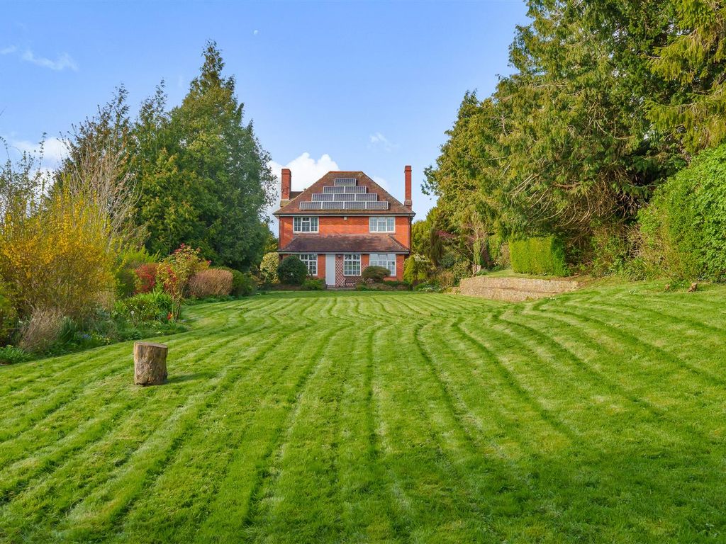 4 bed detached house for sale in Preston Road, Yeovil, Somerset BA21, £