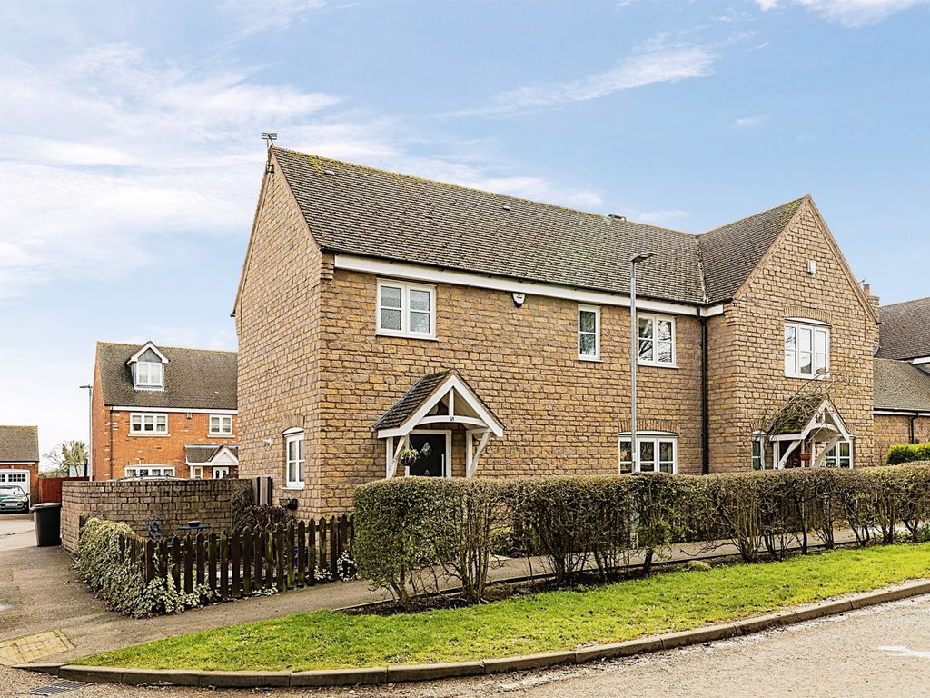 3 bed semidetached house for sale in Thenford Road, Middleton Cheney