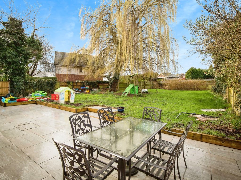 2 bed end terrace house for sale in Maple Avenue, Oswestry, Shropshire