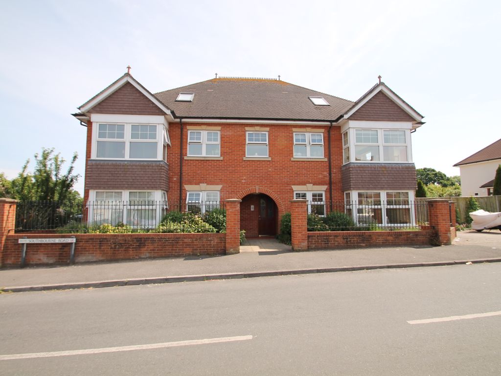 2 bed flat to rent in The Railings, Pennington SO41, £875 pcm Zoopla