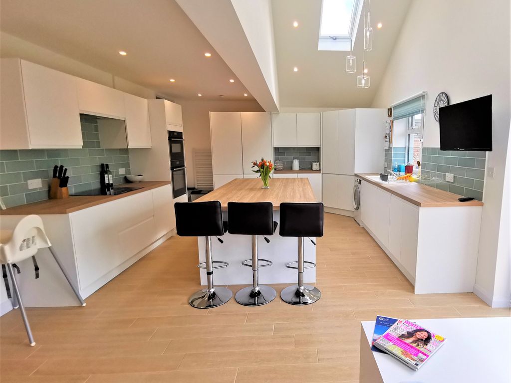 3 bed bungalow for sale in Spruce Close, West Mersea, Colchester CO5, £