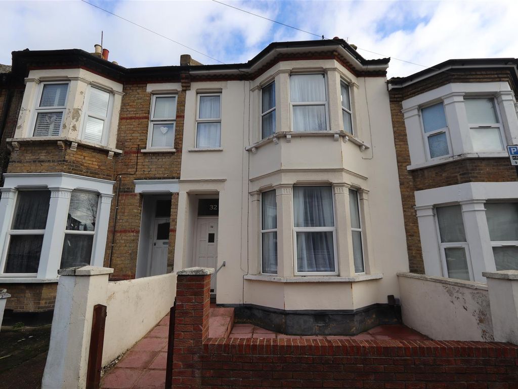 1 bed property to rent in Hartington Road, SouthendOnSea SS1, £625