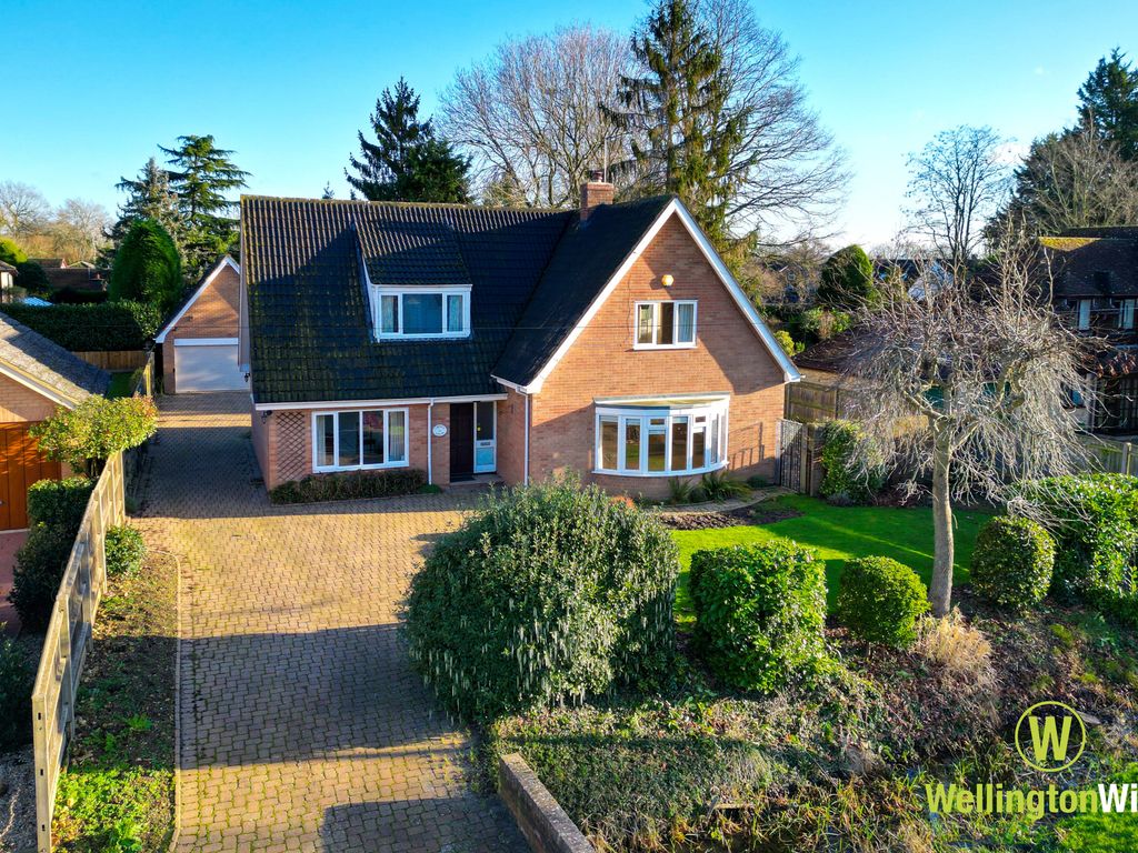 4 bed detached bungalow for sale in The Thorpe, Hemingford Grey