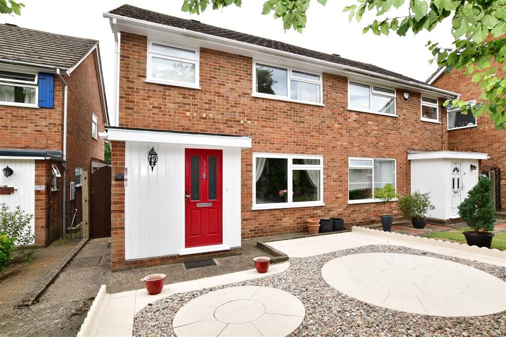 3 bed semidetached house for sale in Heathwood Walk, Bexley, Kent DA5
