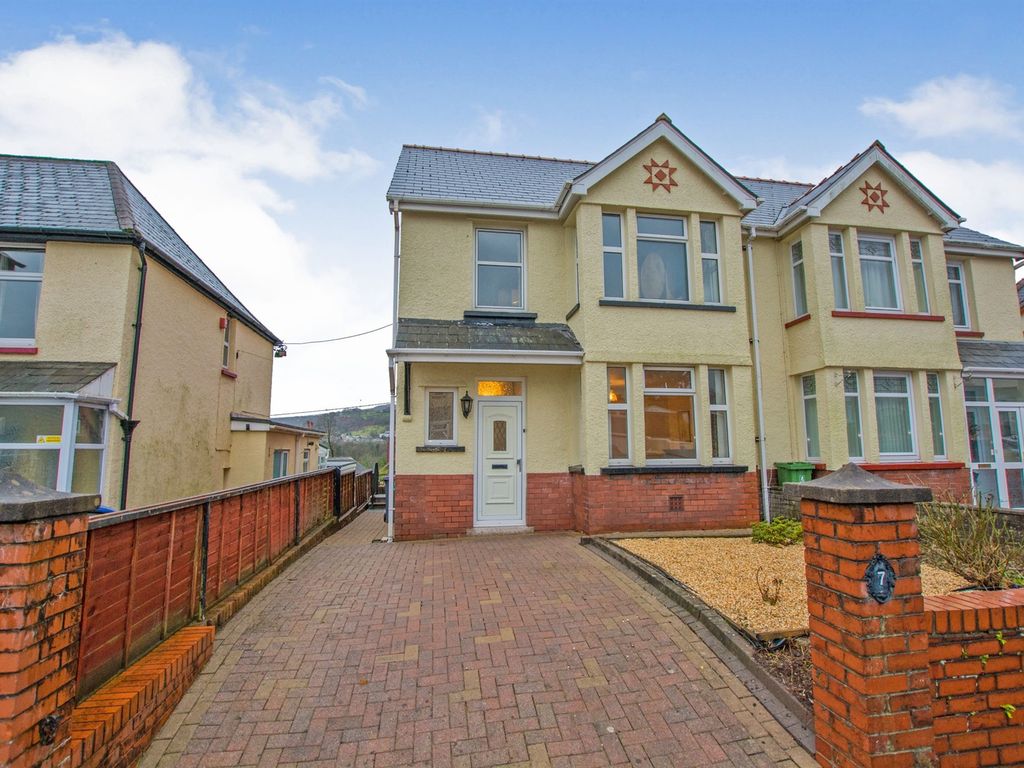 3 bed semidetached house for sale in Hillcrest Road, New Inn