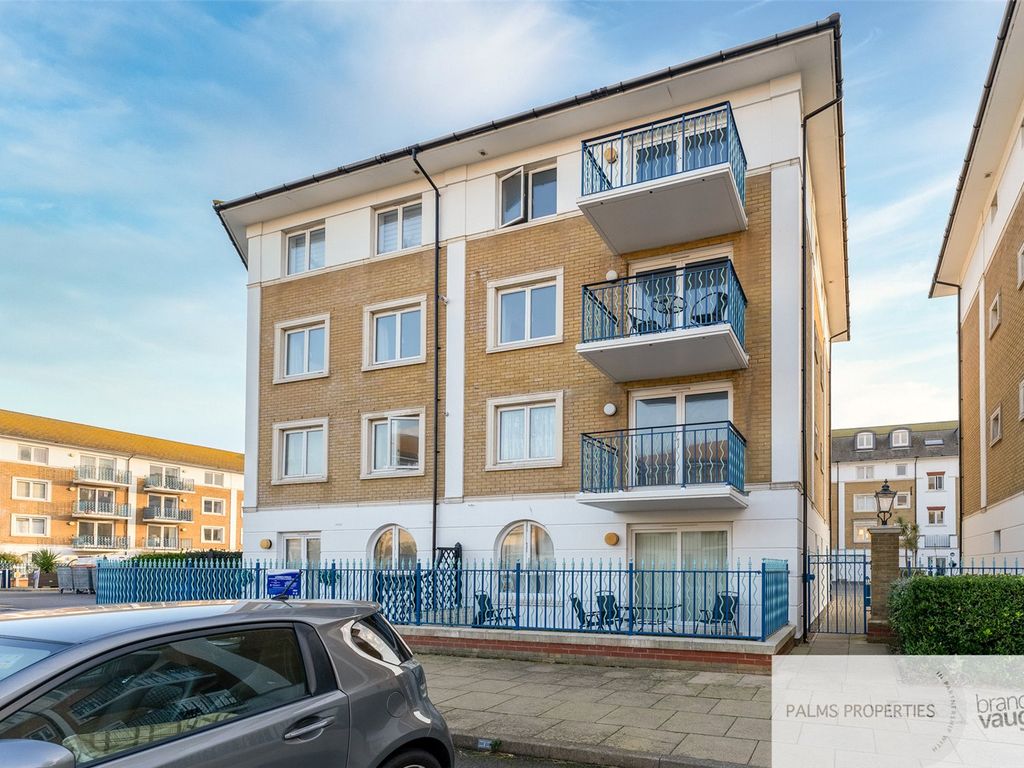 2 bed flat to rent in Sovereign Court, The Strand, Brighton BN2, £1,500