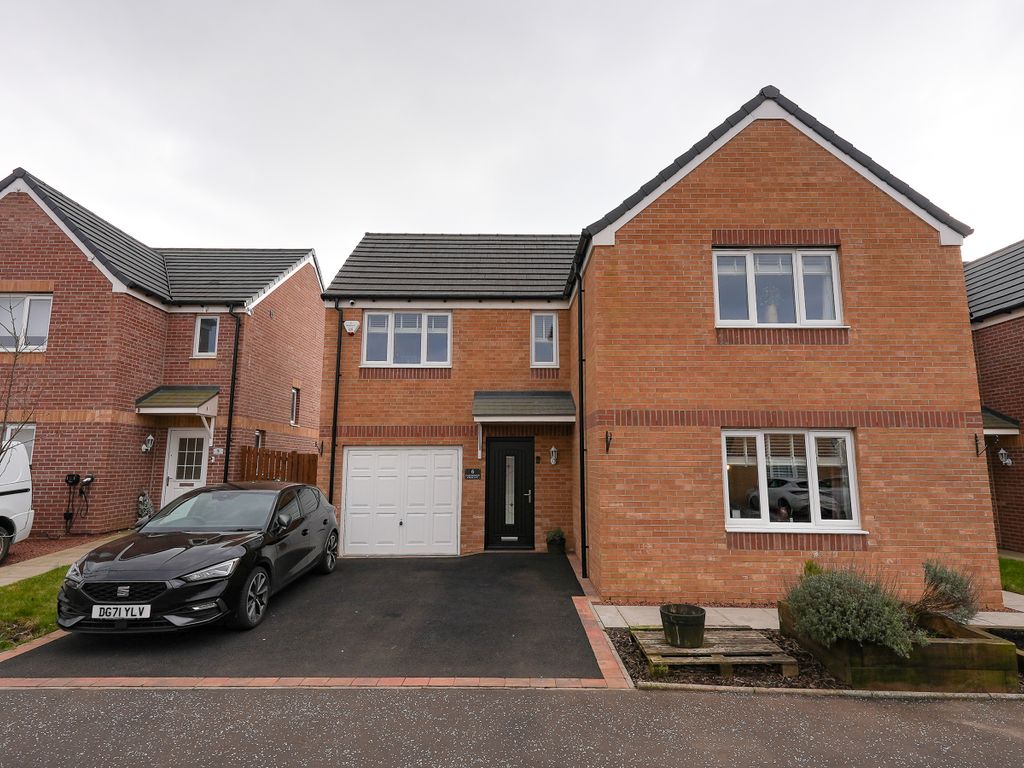 4 bed detached house for sale in Caledonian Crescent, Law ML8, £250,000 Zoopla