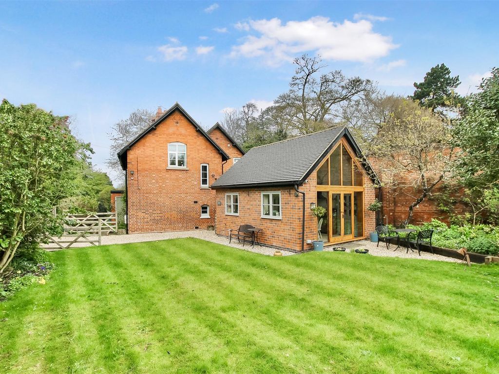 3 bed detached house for sale in Gainsborough Road, Winthorpe, Newark