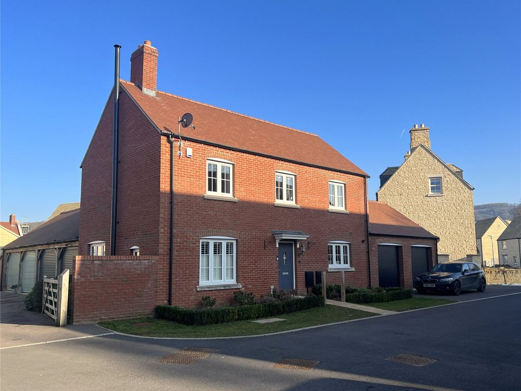 4 bed detached house for sale in Poppy Meadow Close,