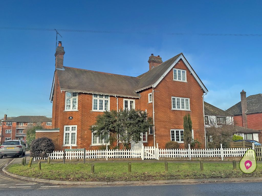 5 bed detached house for sale in Stroud Green, Newbury, Berkshire RG14