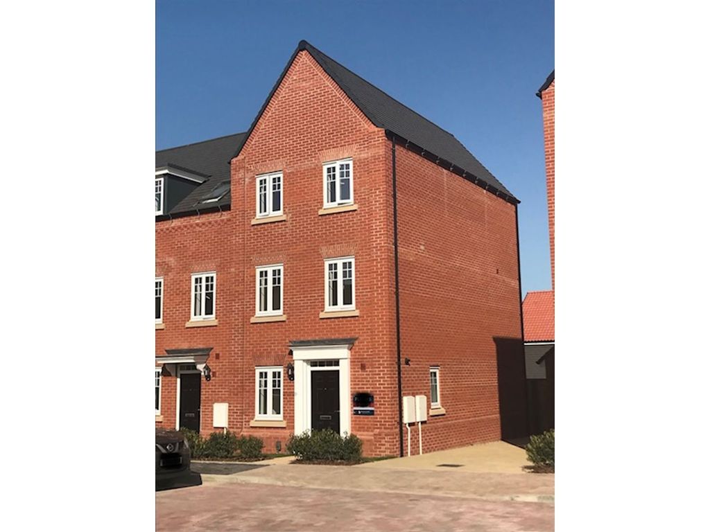 3 bed town house for sale in Buckenham Road, Norwich NR11 Zoopla