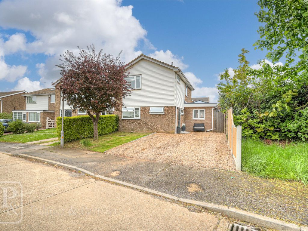 3 bed detached house for sale in Middleton Close, ClactonOnSea, Essex