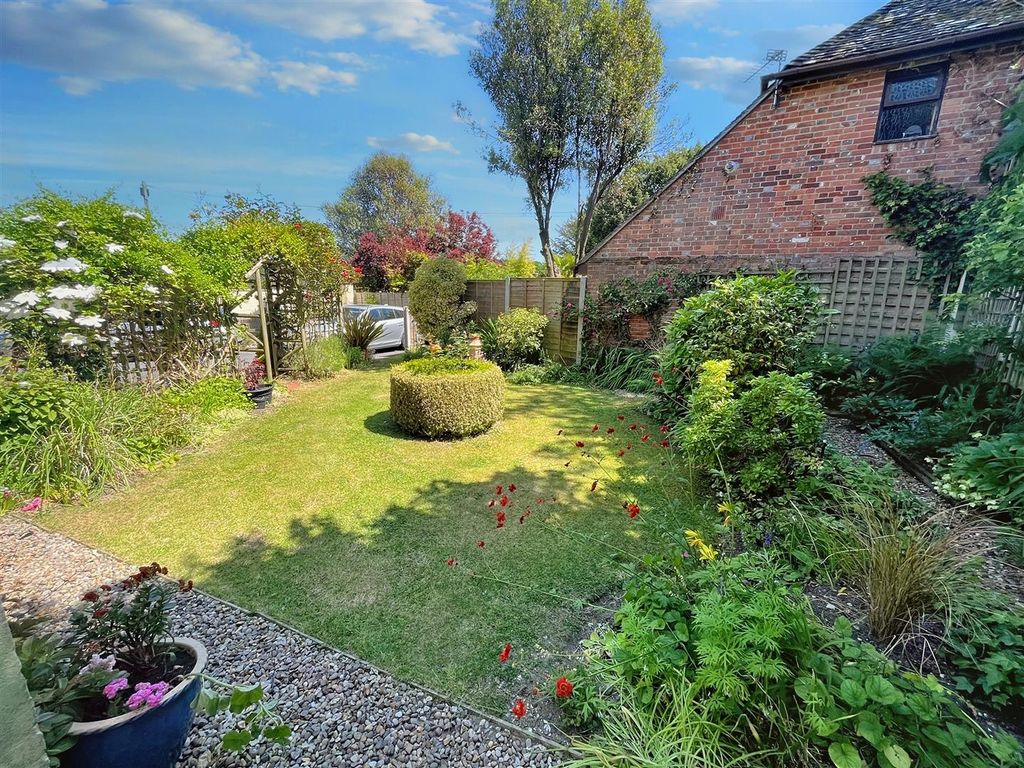 4 bed detached house for sale in High Street, Spetisbury, Blandford
