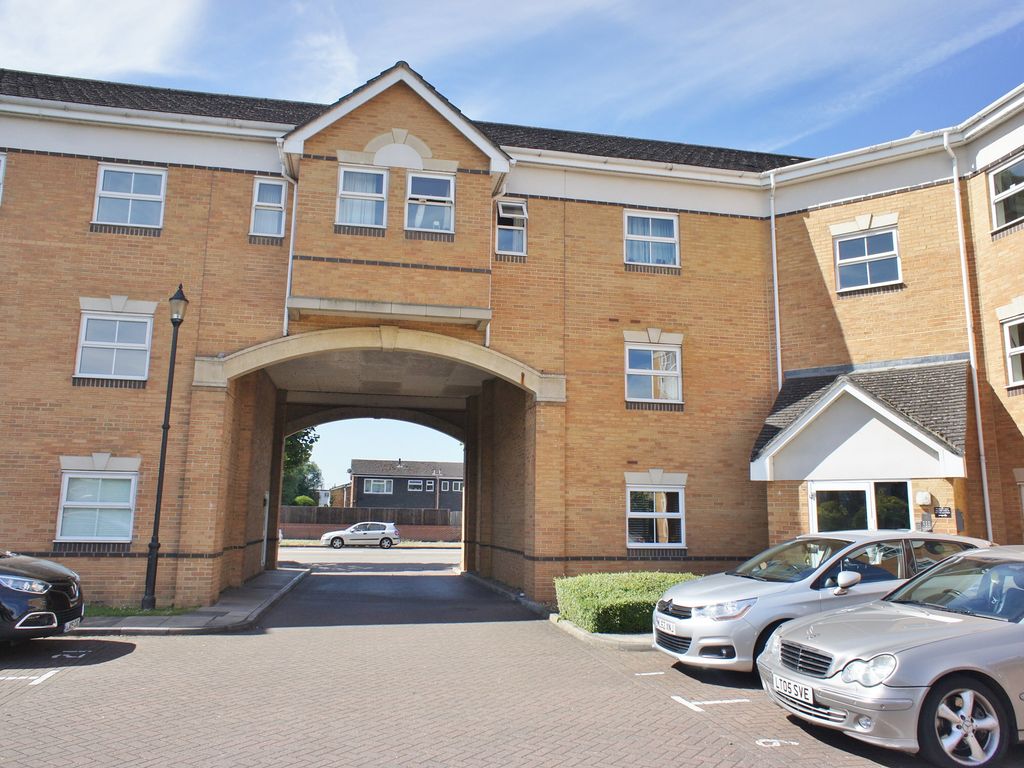 2 bed flat to rent in Prince Albert Court, Staines Road West, Sunbury
