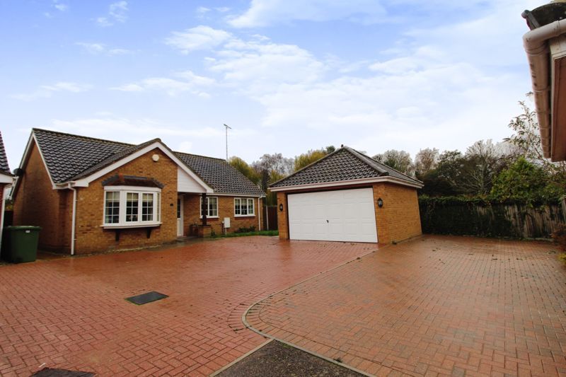 3 bed detached bungalow for sale in Belle Of The East Way, Belton