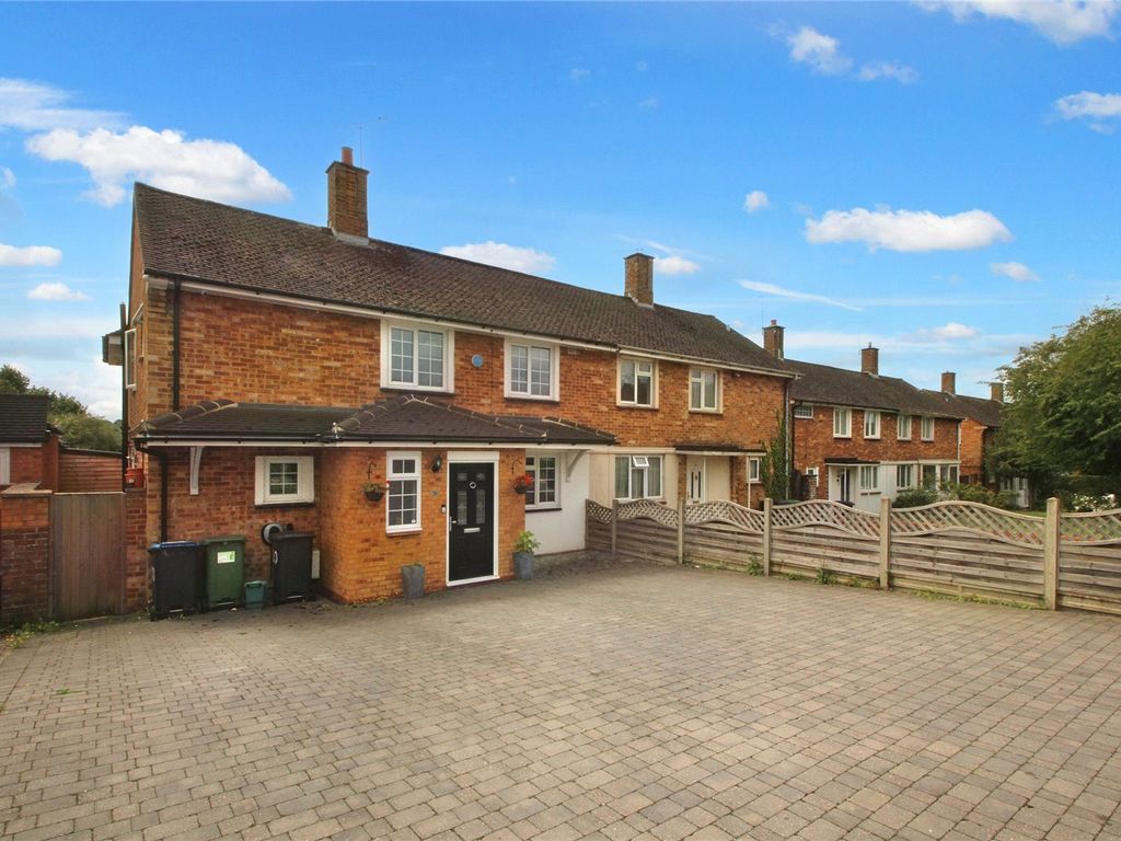 4 bed semidetached house for sale in Prince Park, Long Chaulden, Hemel