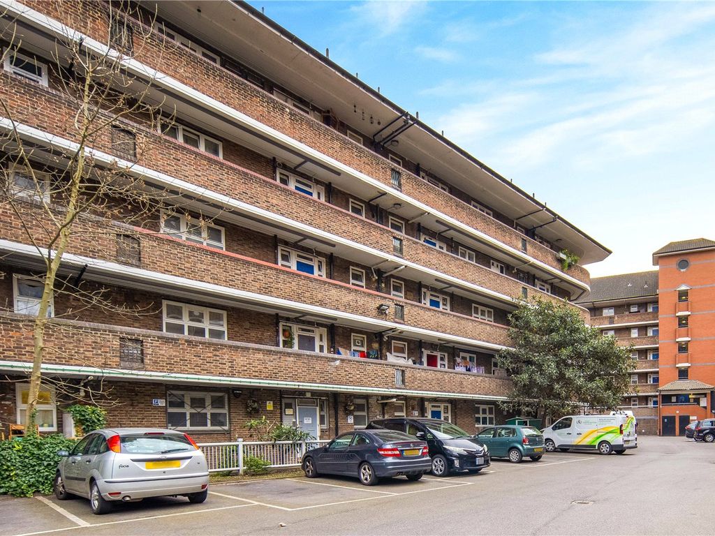 2 bed flat for sale in Kingsdown House, Amhurst Road, London E8, £
