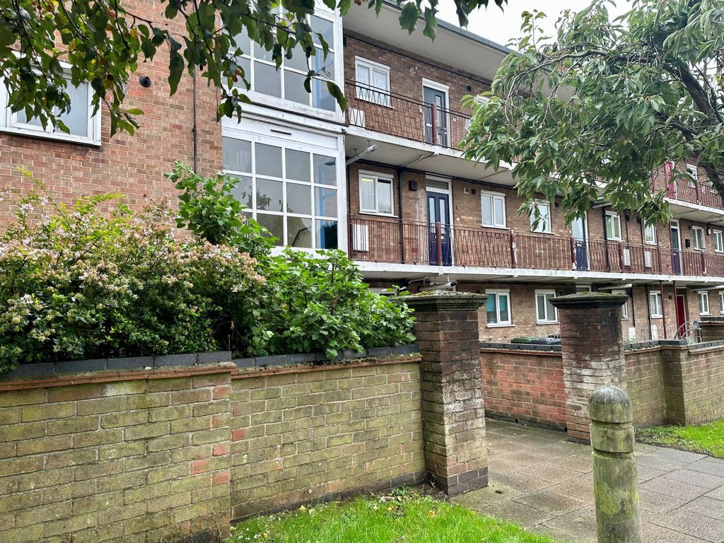 1 bed flat for sale in Yarmouth Way, Great Yarmouth NR30, £60,000 Zoopla