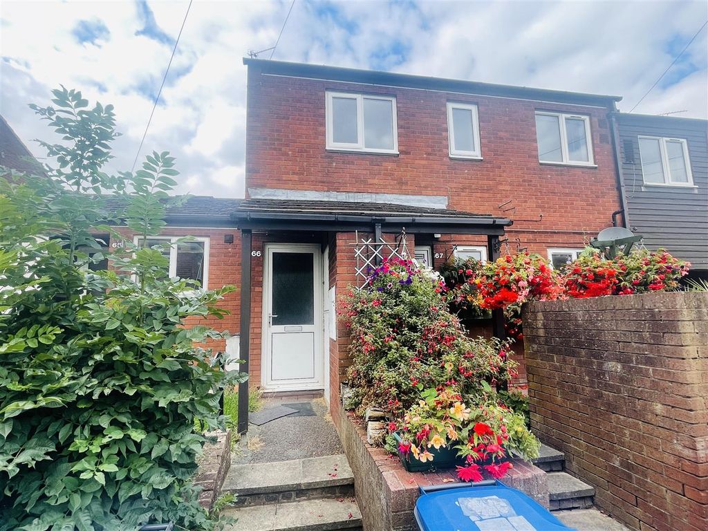 2 bed flat to rent in Banky Meadow, Burbage, Hinckley LE10, £700 pcm