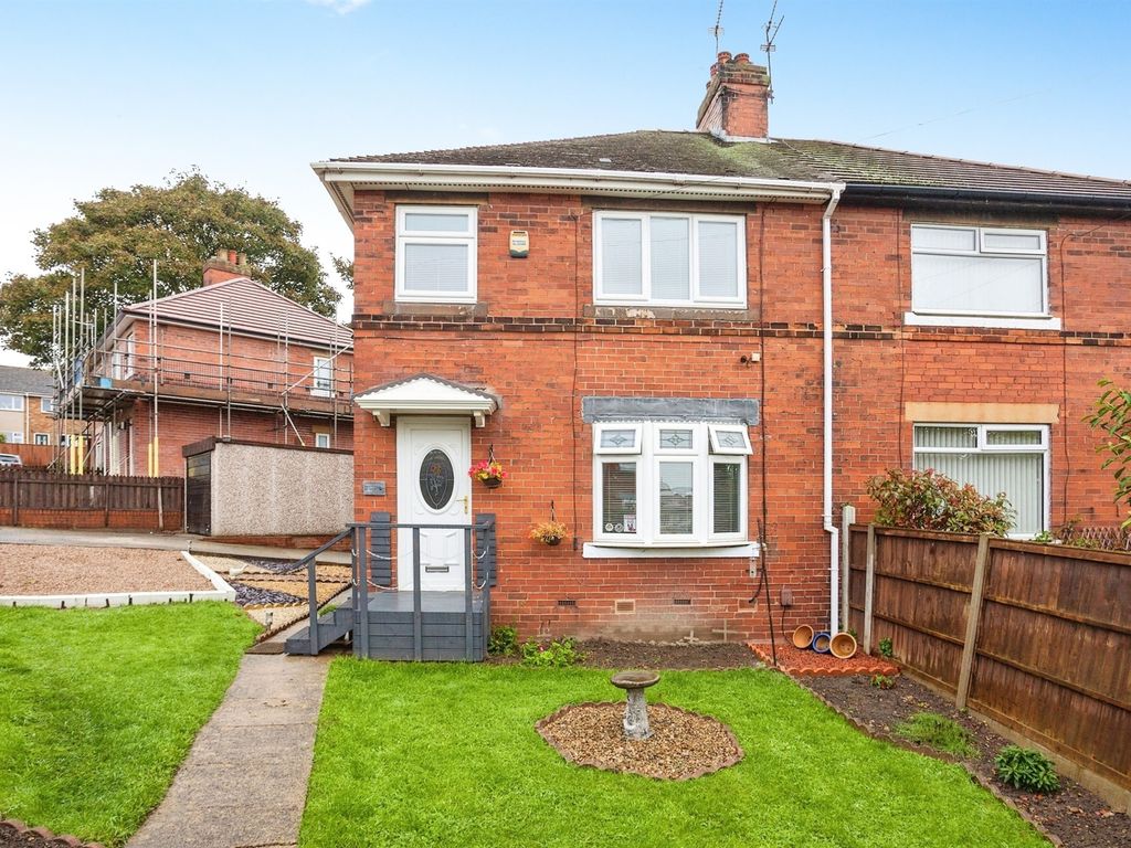 3 bed semidetached house for sale in Park Avenue, Outwood, Wakefield