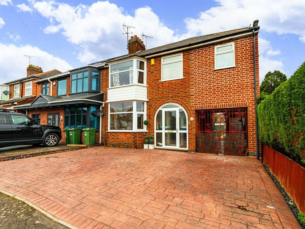 4 bed semidetached house for sale in Turnbull Drive, Braunstone