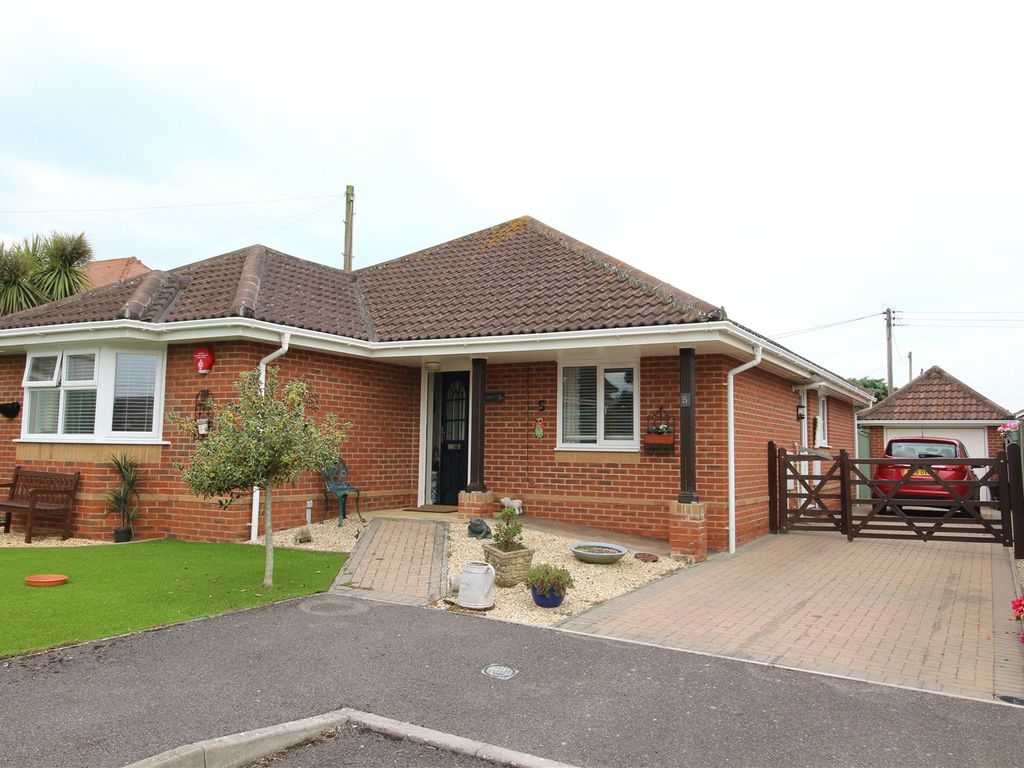 3 bed bungalow for sale in Mariners Reach, Barton On Sea, Hampshire