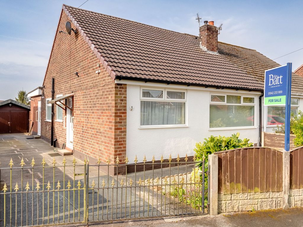 2 bed semidetached bungalow for sale in Martland Avenue, Shevington