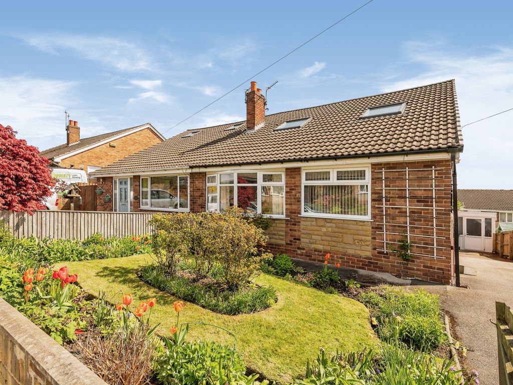 4 bed semidetached house for sale in Whitley Spring Road, Ossett, West