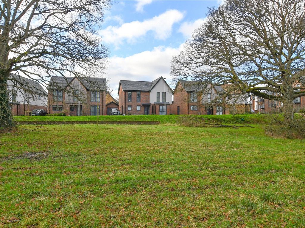 4 bed detached house for sale in Shelduck Drive, Arborfield Green ...