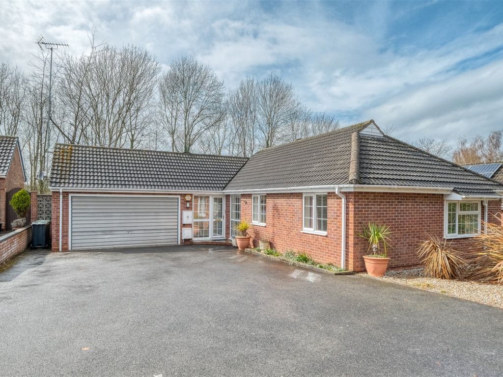 3 bed bungalow for sale in Alveley Close, Winyates West, Redditch B98