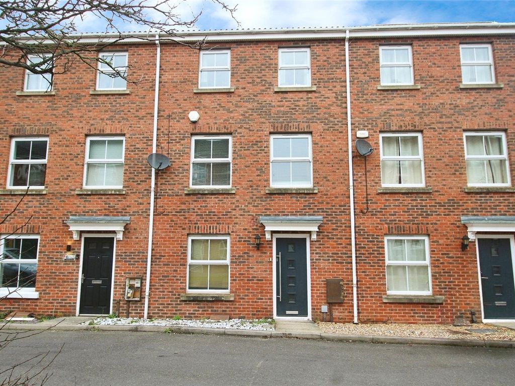 3 bed terraced house for sale in Amethyst Drive, Sittingbourne, Kent