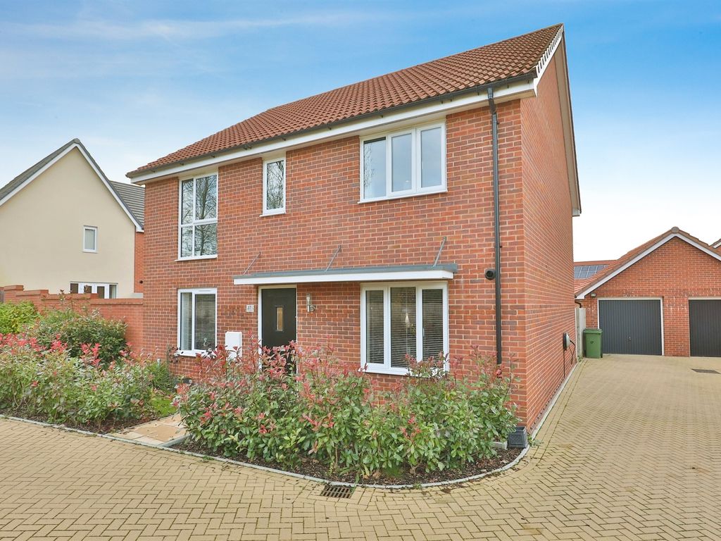4 bed detached house for sale in Velvet Close, Wymondham NR18, £450,000