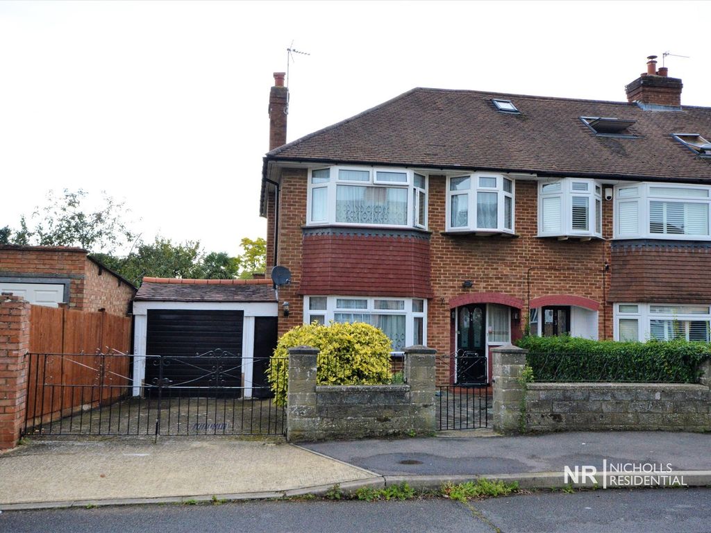 3 bed property for sale in Sussex Gardens, Chessington, Surrey. KT9, £