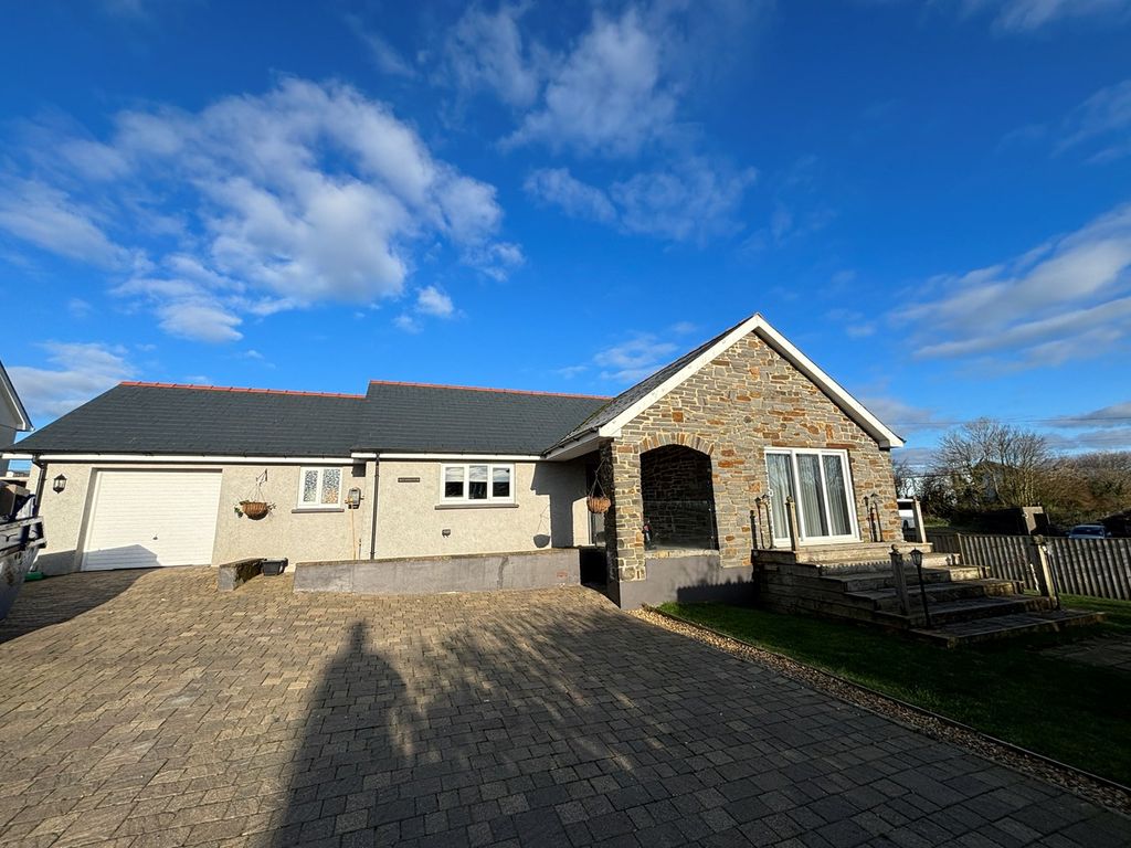 4 bed detached bungalow for sale in Horeb, Llandysul SA44, £400,000